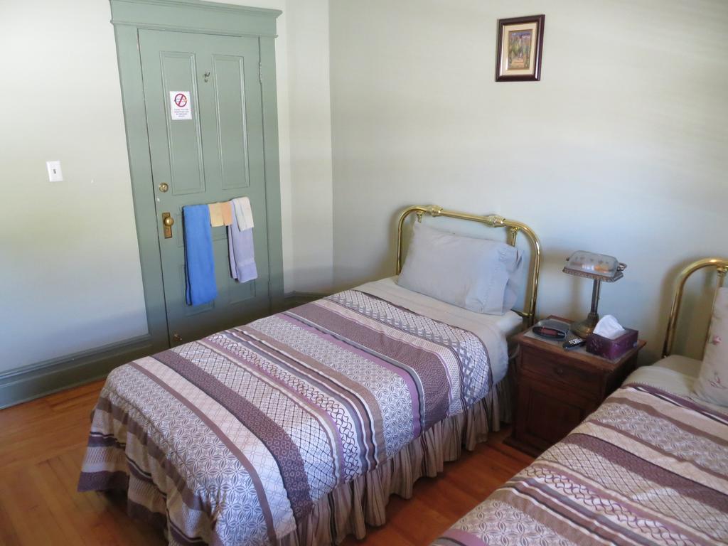 Leah Jane'S Bed & Breakfast Moncton Room photo