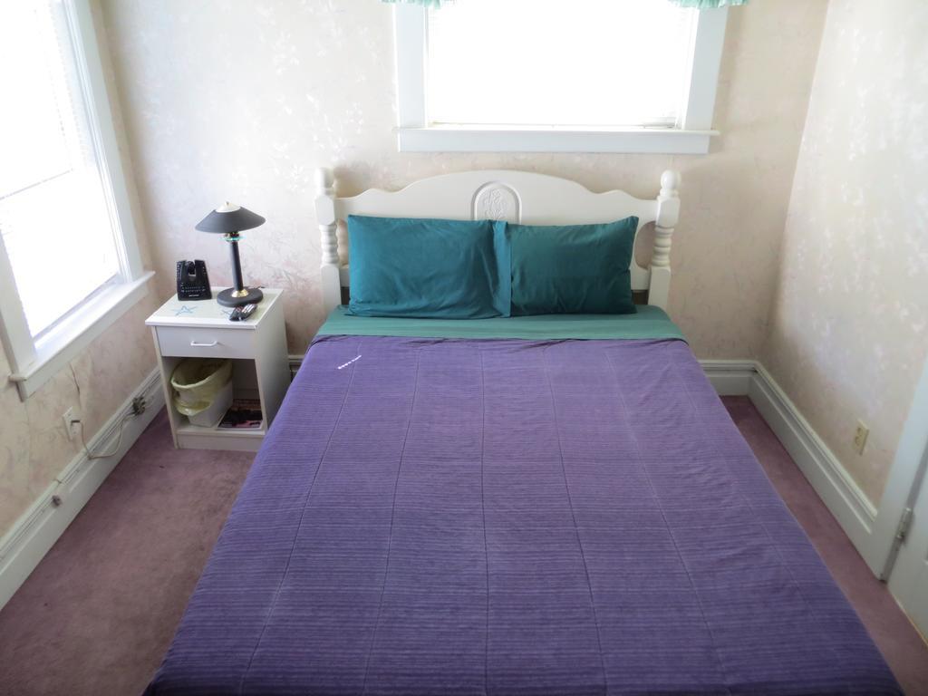 Leah Jane'S Bed & Breakfast Moncton Room photo