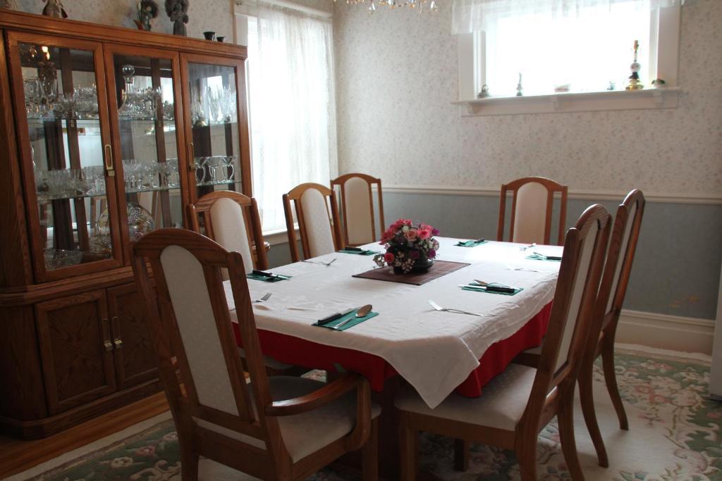 Leah Jane'S Bed & Breakfast Moncton Exterior photo