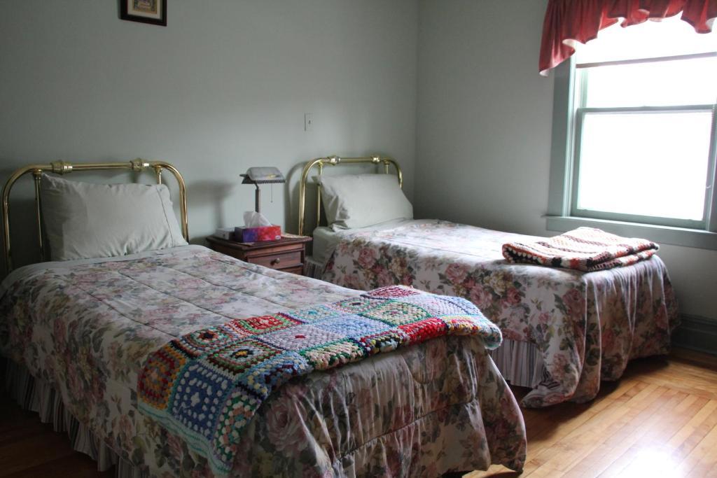 Leah Jane'S Bed & Breakfast Moncton Room photo