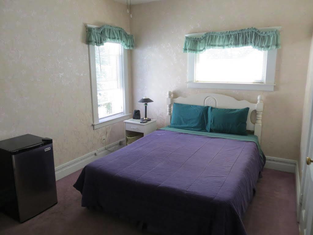 Leah Jane'S Bed & Breakfast Moncton Exterior photo